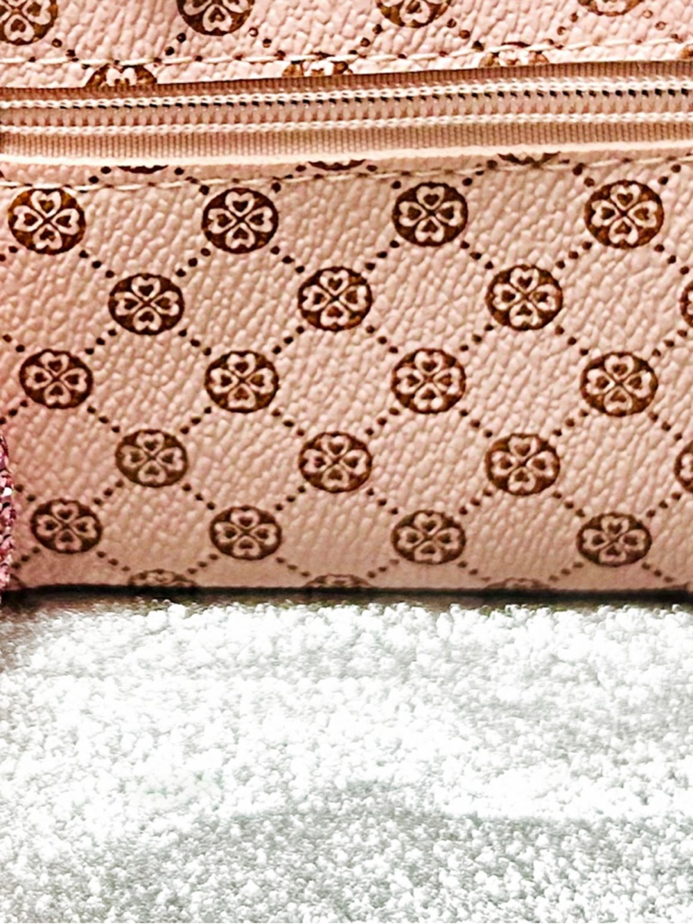 Pretty in Pink Zipper Pouch and Pink Crystal Earrings Duo! 🌸 - Picture 4 of 12